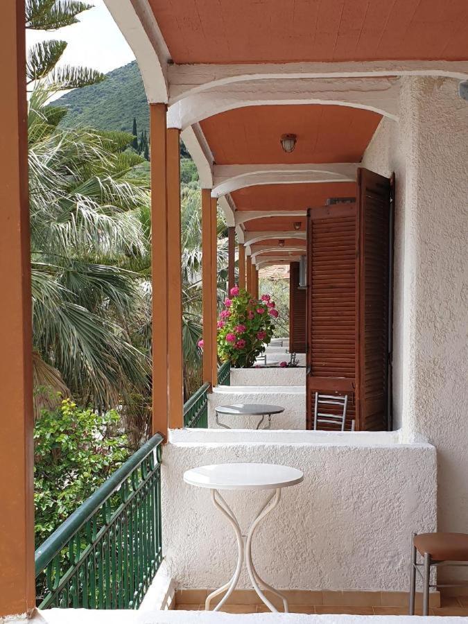 Alexandros B Hotel Nikiana Buitenkant foto