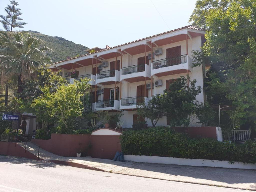 Alexandros B Hotel Nikiana Buitenkant foto