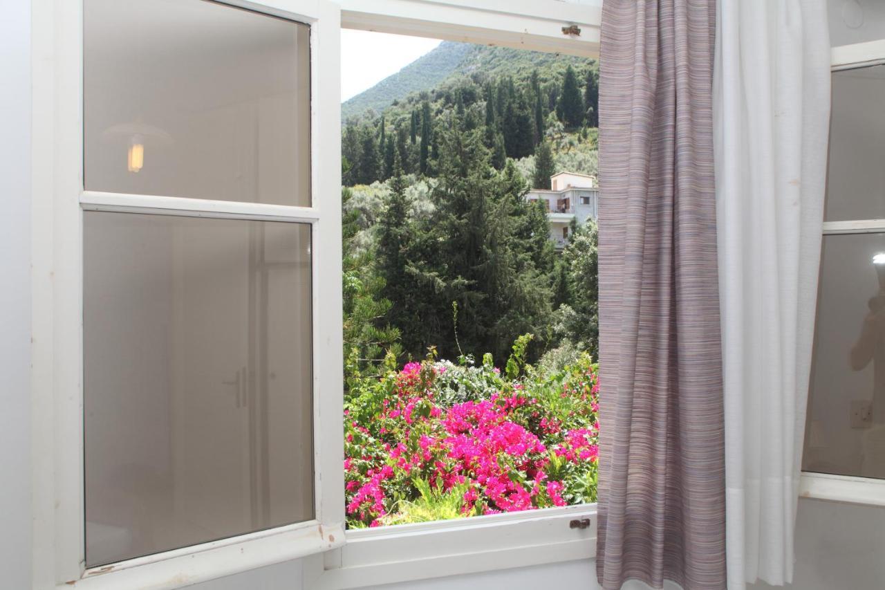 Alexandros B Hotel Nikiana Buitenkant foto