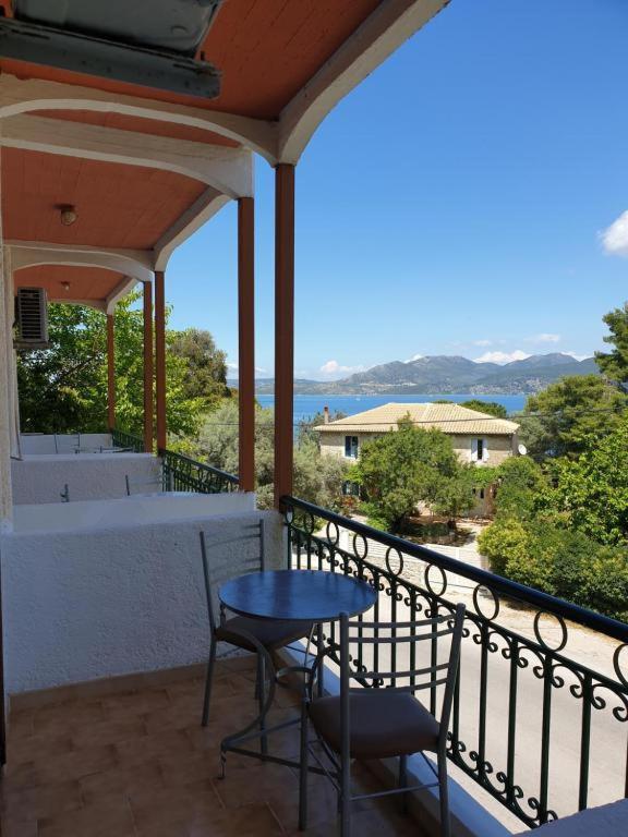 Alexandros B Hotel Nikiana Buitenkant foto