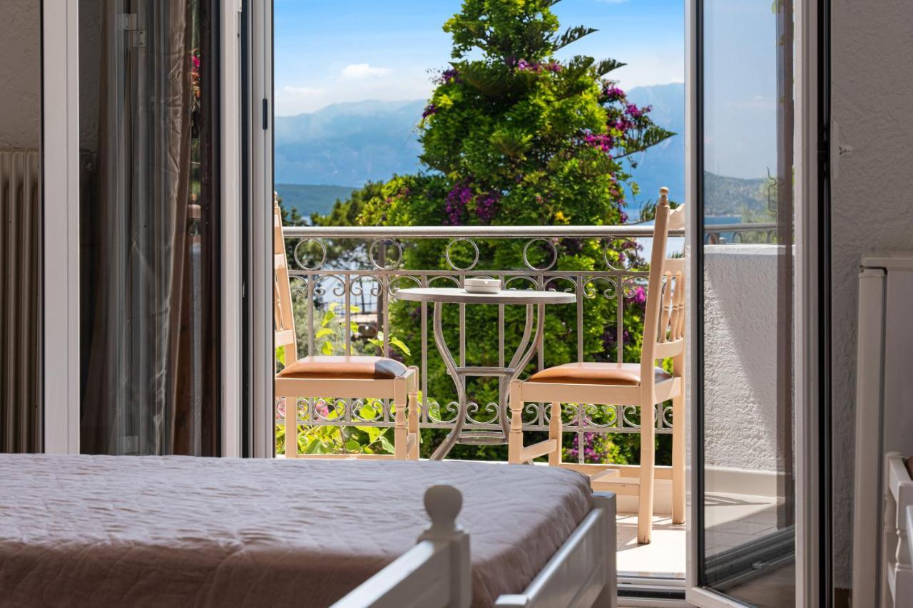 Alexandros B Hotel Nikiana Buitenkant foto