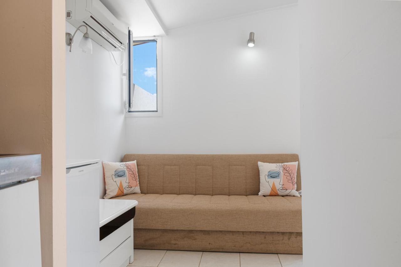 Alexandros B Hotel Nikiana Buitenkant foto