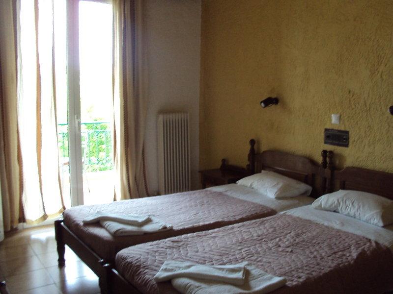 Alexandros B Hotel Nikiana Buitenkant foto